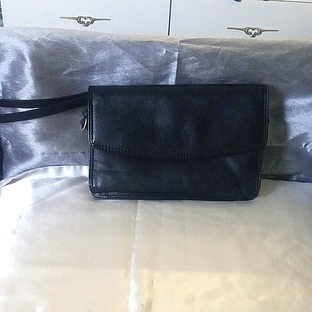 ILI Soft Pebble Leather Handbag Clutch